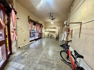 Excelente local en esquina