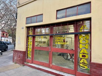 Excelente local en esquina