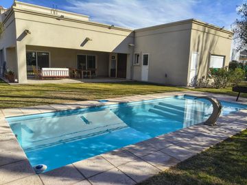 EXCLUSIVA PROPIEDAD DE EXQUISITO NIVEL EN LA VACHERIE COUNTRY GOLF CON TOUR VIRTUAL