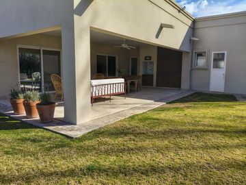 EXCLUSIVA PROPIEDAD DE EXQUISITO NIVEL EN LA VACHERIE COUNTRY GOLF CON TOUR VIRTUAL