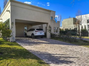 EXCLUSIVA PROPIEDAD DE EXQUISITO NIVEL EN LA VACHERIE COUNTRY GOLF CON TOUR VIRTUAL