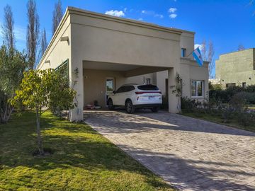 EXCLUSIVA PROPIEDAD DE EXQUISITO NIVEL EN LA VACHERIE COUNTRY GOLF CON TOUR VIRTUAL