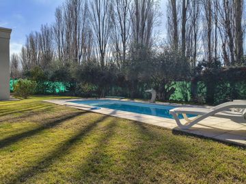 EXCLUSIVA PROPIEDAD DE EXQUISITO NIVEL EN LA VACHERIE COUNTRY GOLF CON TOUR VIRTUAL