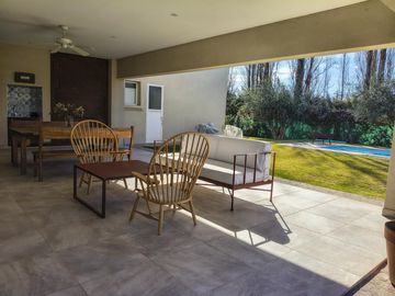 EXCLUSIVA PROPIEDAD DE EXQUISITO NIVEL EN LA VACHERIE COUNTRY GOLF CON TOUR VIRTUAL