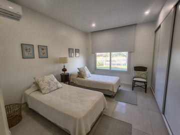 EXCLUSIVA PROPIEDAD DE EXQUISITO NIVEL EN LA VACHERIE COUNTRY GOLF CON TOUR VIRTUAL