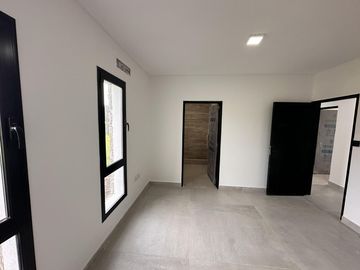 Casa 5 ambientes a estrenar en  Barrancas de Iraola, Hudson, Berazategui