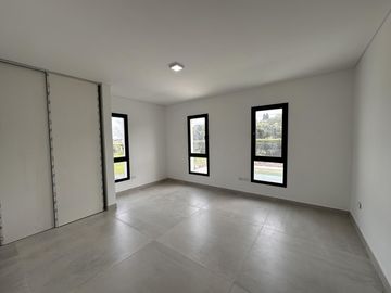 Casa 5 ambientes a estrenar en  Barrancas de Iraola, Hudson, Berazategui