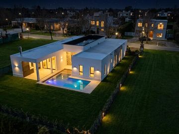 Casa 5 ambientes a estrenar en  Barrancas de Iraola, Hudson, Berazategui