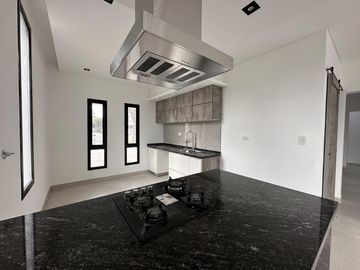 Casa 5 ambientes a estrenar en  Barrancas de Iraola, Hudson, Berazategui