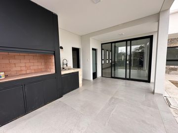Casa 5 ambientes a estrenar en  Barrancas de Iraola, Hudson, Berazategui