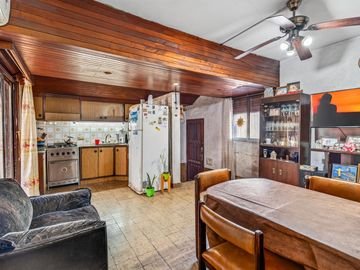 PH en venta en Flores - ideal dos familias - 5 ambientes - patio - terraza - quincho c/parrilla