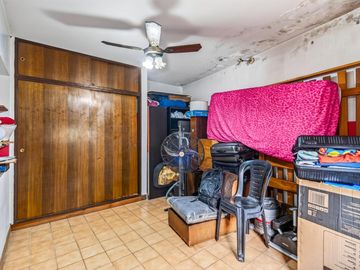 PH en venta en Flores - ideal dos familias - 5 ambientes - patio - terraza - quincho c/parrilla