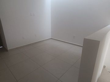 CASA EN VENTA  CON RECAMARA EN PLANTA BAJA EN JURIQUILLA