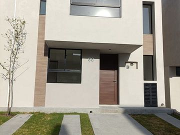 CASA EN VENTA  CON RECAMARA EN PLANTA BAJA EN JURIQUILLA