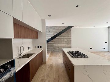 Hermosa casa en Venta en Altozano