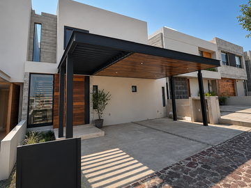 Hermosa casa en Venta en Altozano