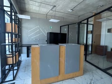 OFICINA AMUEBLADA EN RENTA EN AV. PATRIA