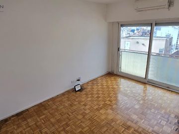 Av. Rivadavia al 3900 departamento 2 ambientes en Almagro