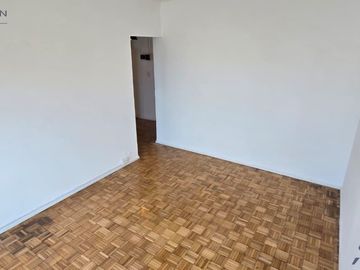 Av. Rivadavia al 3900 departamento 2 ambientes en Almagro