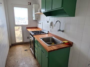 Av. Rivadavia al 3900 departamento 2 ambientes en Almagro