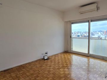 Av. Rivadavia al 3900 departamento 2 ambientes en Almagro