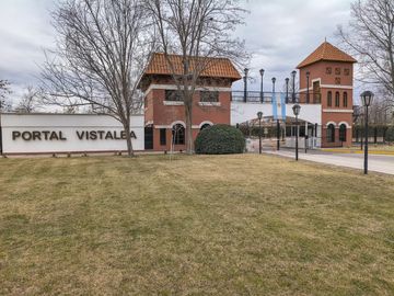 EXCELENTE CASA EN EL EXCLUSIVO BARRIO PORTAL DE VISTALBA