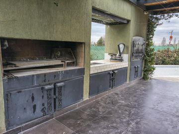EXCELENTE CASA EN EL EXCLUSIVO BARRIO PORTAL DE VISTALBA