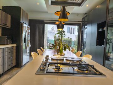 EXCELENTE CASA EN EL EXCLUSIVO BARRIO PORTAL DE VISTALBA