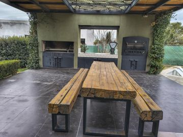 EXCELENTE CASA EN EL EXCLUSIVO BARRIO PORTAL DE VISTALBA