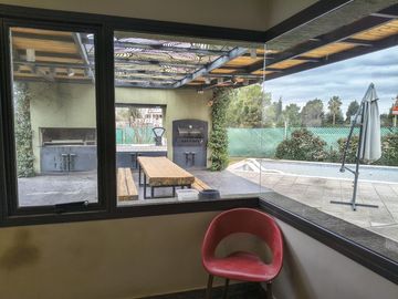 EXCELENTE CASA EN EL EXCLUSIVO BARRIO PORTAL DE VISTALBA