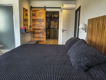 EXCELENTE CASA EN EL EXCLUSIVO BARRIO PORTAL DE VISTALBA