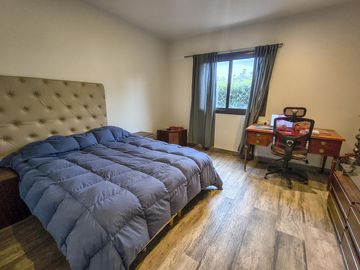 EXCELENTE CASA EN EL EXCLUSIVO BARRIO PORTAL DE VISTALBA