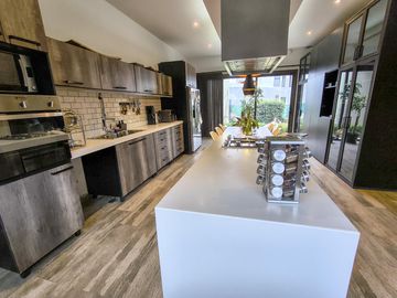 EXCELENTE CASA EN EL EXCLUSIVO BARRIO PORTAL DE VISTALBA