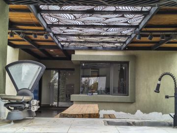 EXCELENTE CASA EN EL EXCLUSIVO BARRIO PORTAL DE VISTALBA