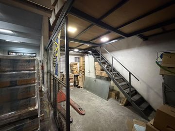 Depósito 320m2,Pompeya Oficinas