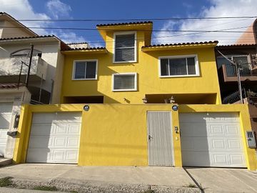 CASA EN VENTA -ZONA DORADA