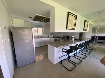 Renta departamento AMPLIO en Hipódromo con vista