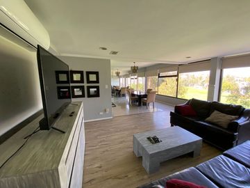 Renta departamento AMPLIO en Hipódromo con vista