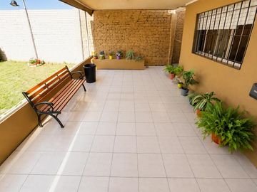 Casa Las lomitas, lote amplio, Lomas de Zamora, multifamiliar 2 viviendas MB estado