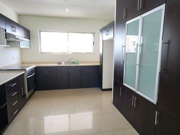 Renta casa 3 Recamaras en Altabrisa sin Muebles