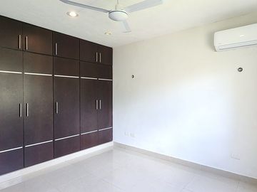 Renta casa 3 Recamaras en Altabrisa sin Muebles