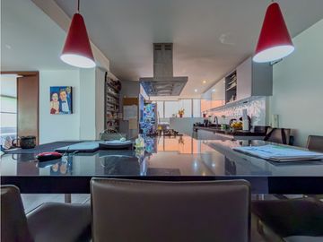 Apartamento en venta con vista a los cerros en Chicó Alto, Bogotá