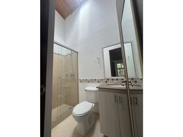 CASA EN ARRIENDO LOMA DEL ESMERALDAL - ENVIGADO
