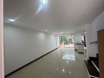 CASA EN ARRIENDO LOMA DEL ESMERALDAL - ENVIGADO
