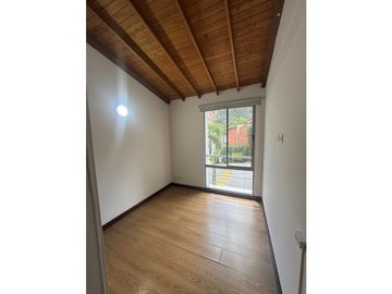 CASA EN ARRIENDO LOMA DEL ESMERALDAL - ENVIGADO