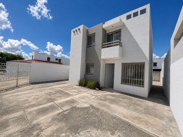 Renta de Casa en Esquina en Fraccionamiento Los Héroes