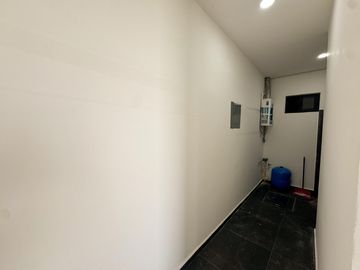 CASA EN LOMAS RESIDENCIAL CON HAB. EN PB EN VENTA
