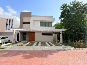 Casa En Venta En Residencial Vía Cumbres