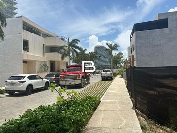Terreno en Puerto Cancún