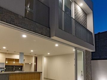 Casa en renta Dentro de Coto con alberca, Fraccionamiento Solares, Zapopan